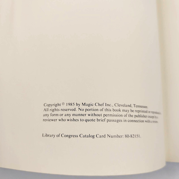 Vintage Microwave Cookbooks Lot of 2 Magic of Cook Book and Emerson Cooking 80s - Picture 5 of 12